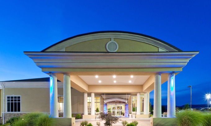 Woodstock Hotel | Holiday Inn Express Woodstock-Shenandoah Valley by IHG