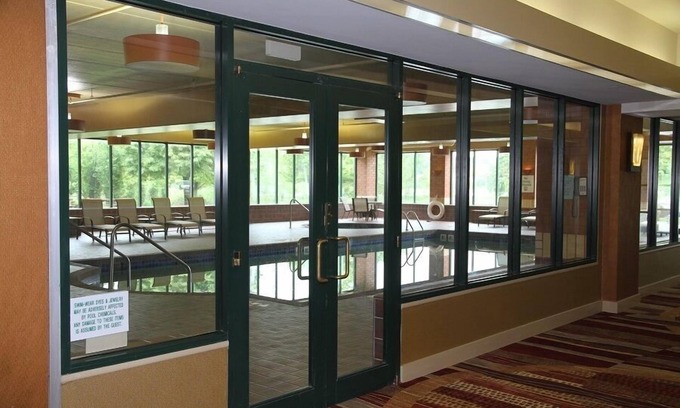 Manitowoc Hotel | Holiday Inn Manitowoc by IHG