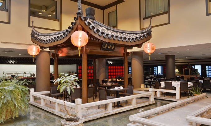 Chinatown Hotel | Holiday Inn Montréal Centre-Ville Downtown by IHG