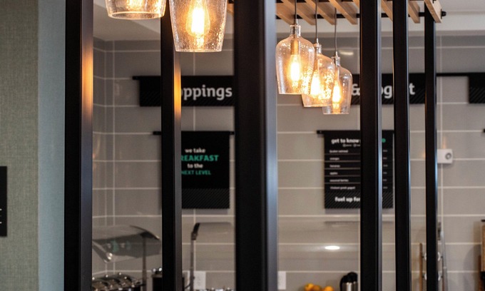 Troy Hotel | Holiday Inn & Suites Detroit - Troy by IHG