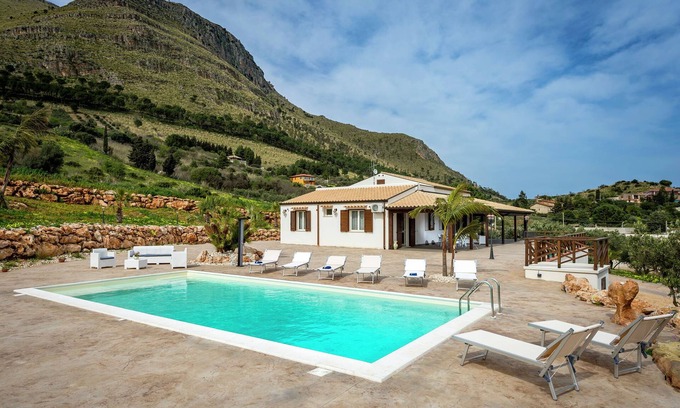 Castellammare del Golfo House | Holiday Home in Sicily with Pool & Garden