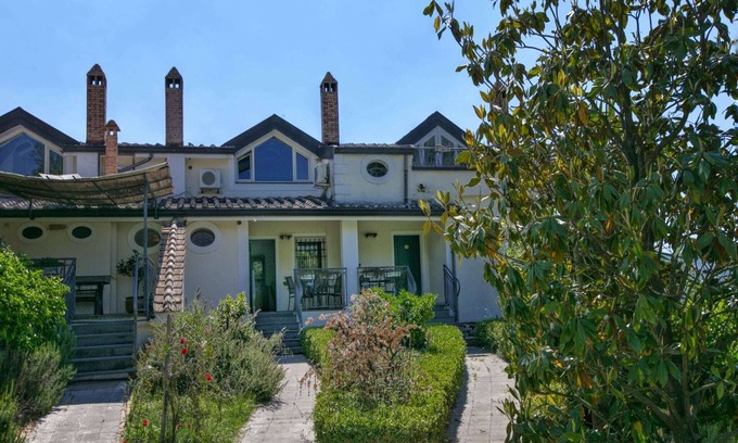 San Cipriano Picentino House | Holiday Home in San Cipriano with Pool