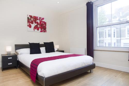 Ravenscourt Park Apartment | Holiday Lets London K