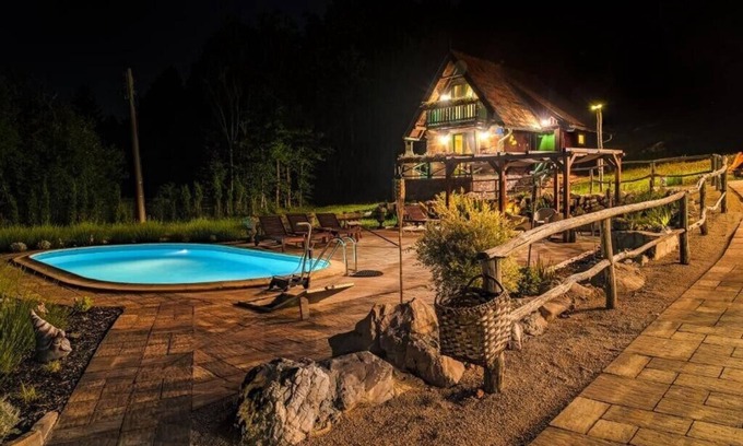 Vranovaca House | Holiday Park Plitvice Paradise /Bungalov Lovre sa zajedničkim bazenom i jacuzzijem