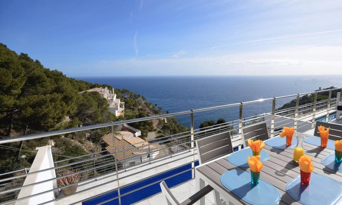 Aiguablava House | Holiday Rental semi-detached house with private pool in Begur, Sa Tuna