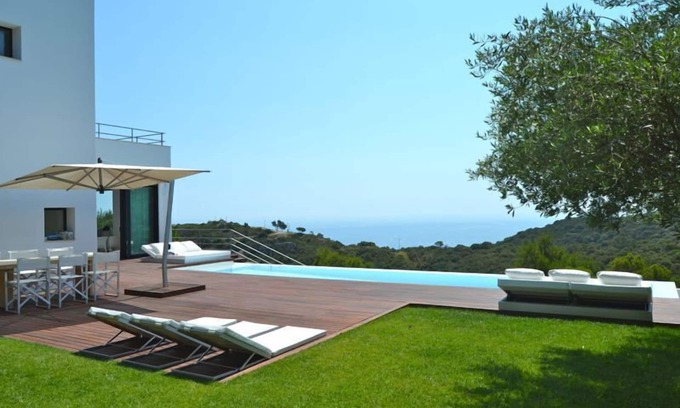 Begur House | Holiday rental villa with swimming pool in Begur, Sa Tuna