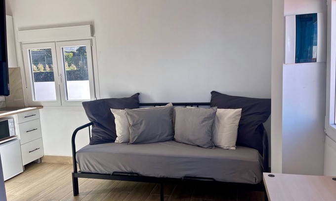 Montijos Apartment | Holiday Studio 'Finca Ten Days - El Teide' with Sea View, Wi-Fi and Air Conditioning