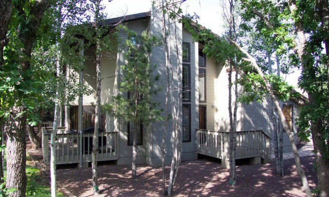 Pinetop Villa | HOLIDAY TIME! TRANQUIL 2 BEDRM VILLA & GARAGE IN PINETOP CNTRY CLB AREA SLEEPS 6