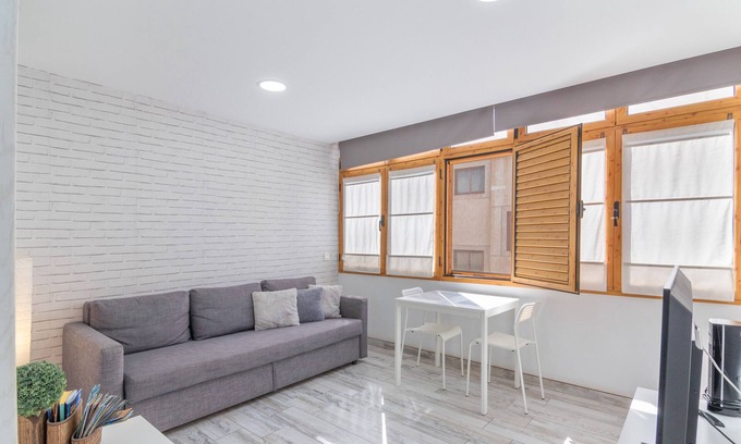 Playa de Arinaga Apartment | Holidays 'Acuario Arinaga' with Wi-Fi