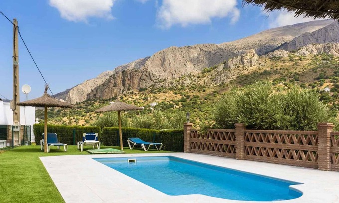 Alora Apartment | Holidays2Malaga El Chorro - Apartments 2 bedroom with share pool, garden & more