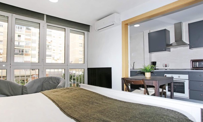 Jardin de la Abadia Apartment | Holidays2Malaga Reyna Manescau - Huelin Area just 450 mts from beach