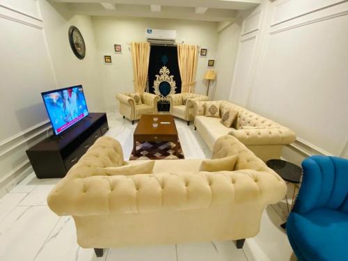Rawalpindi Apartment | Holidazzle Serviced Apartments Bahria Town