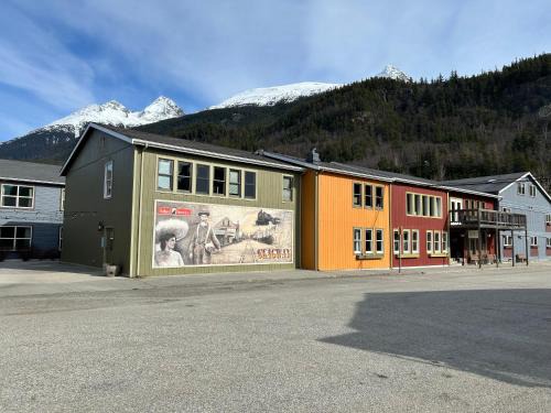 Downtown Skagway Hotel | Holland America Skagway Inn