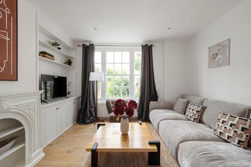 Holland Park Apartment | Holland Park 2 Bedroom Apartment