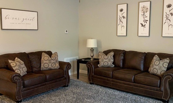 Vicksburg Apartment | Holley Rentals 2 bedroom sleeps 6