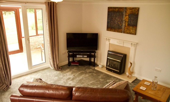 Burgh le Marsh Cottage | Holly Cottage - The Chestnuts Holiday Cottages