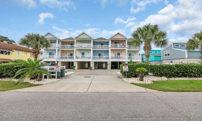 Crescent Beach House | Holly House/Poolside Getaway/Near the Beach