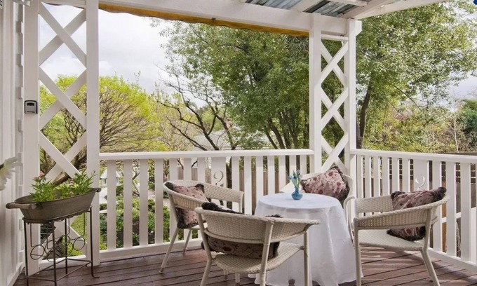 Bowral House | Hollyoak Cottage — Stay 3 Pay 2