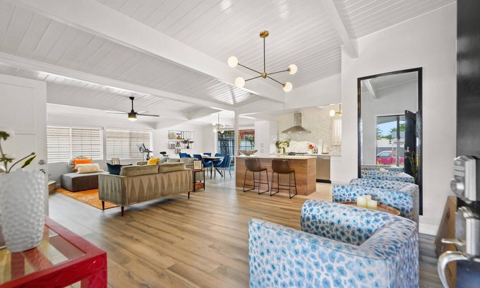 Valley Glen House | Hollywood Flash Sale Now 25% Off