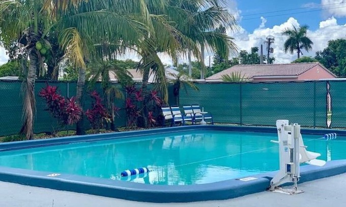 North Central Hollywood Hotel | Hollywood Gateway Inn