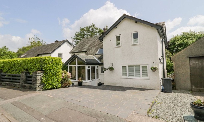 Coniston House | HOLME FELL, pet friendly, character holiday cottage in Coniston