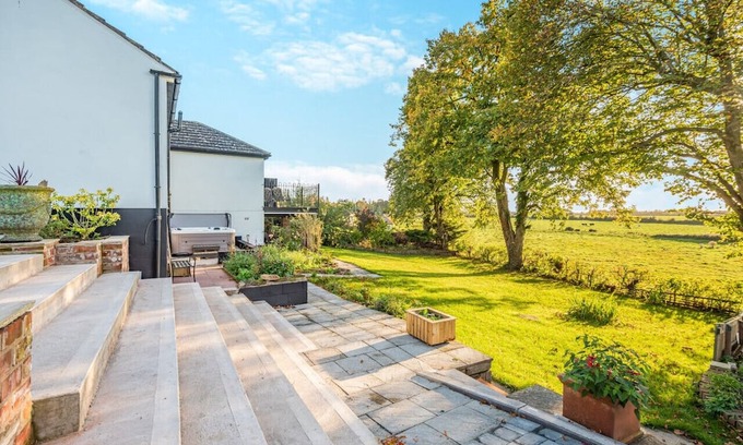 Carlisle House | Holme View Cottage - Three Bedroom House, Sleeps 6