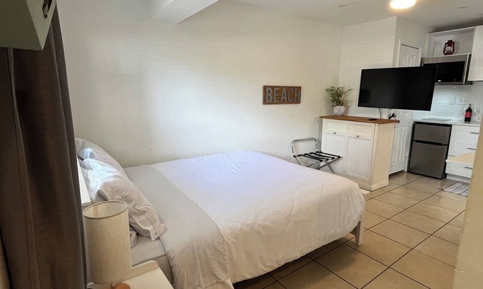 Pompano Beach Apartment | Home Away from Home Studio in Pompano Beach