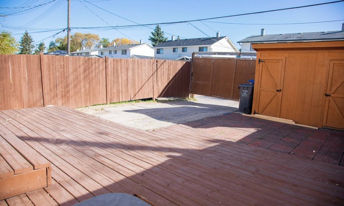 Winnipeg House | Home Away from Home! Family-sized vacations, group getaways, business trips,