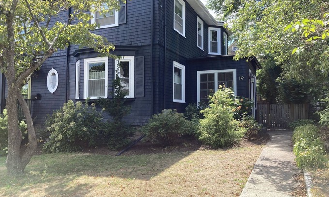 Arlington Apartment | Home away from home for work or graduate school.