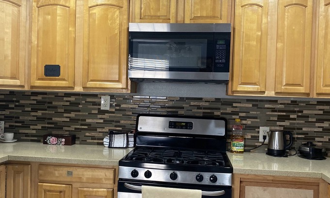 Hawthorne House | Home away from LAX, Forum, So-Fi & YOU TUBE Stadium, Beaches, Shopping and More!