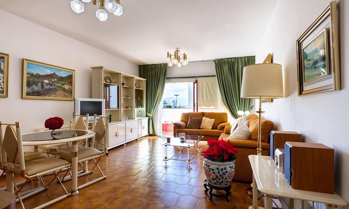 Las Palmas de Gran Canaria Apartment | Homerez - Apartment in Las Palmas, Terrace