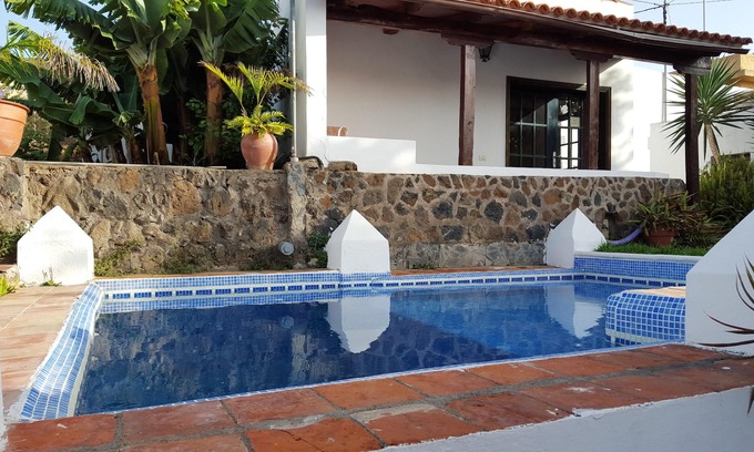Valle de Guerra Apartment | Homerez - Appartement for 2 ppl. with shared pool at San Cristóbal de La Laguna