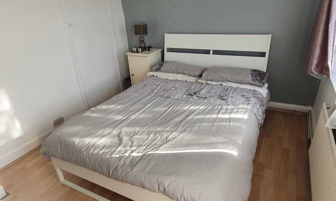 Greenford Broadway Apartment | Home from home Greenfields Flat