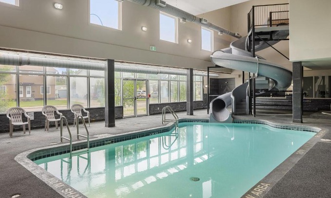 Yorkton Hotel | Home Inn & Suites Yorkton