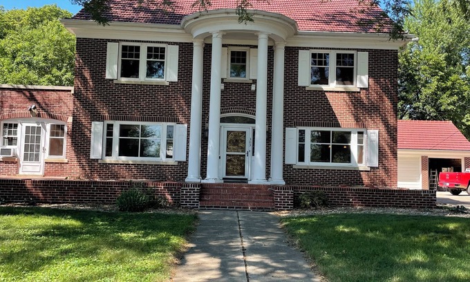 Storm Lake House | Home sold Oct ‘25 - check out 201 Lake Avenue for your next reservation!