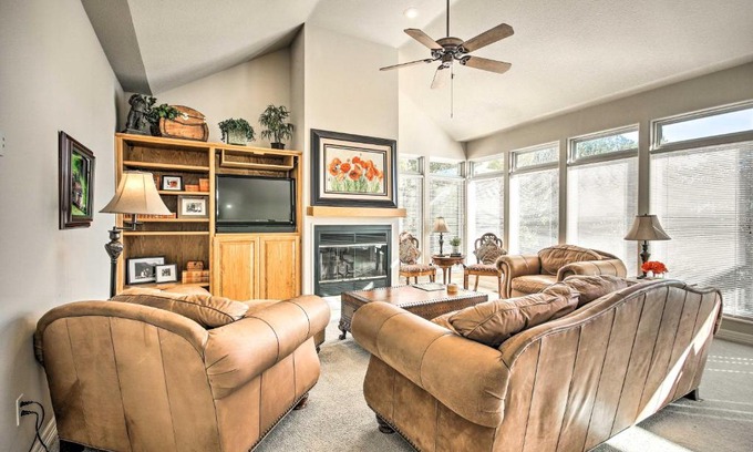 Bella Vista House | Home with Deck Near Lake Avalon, Boat Ramp and Golf!