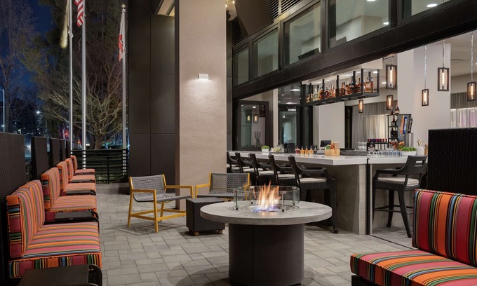 Warner Center Hotel | Home2 Suites By Hilton Woodland Hills