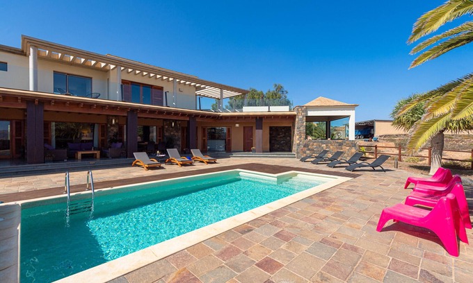 Triquivijate Villa | HomeForGuest Casa Altanntes: Heated Pool, 4000m² garden - HomeForGuest