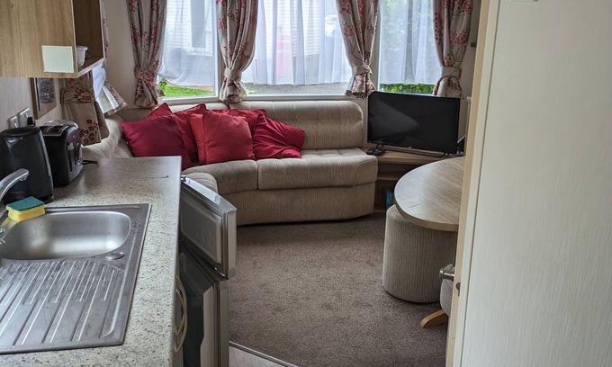 Isle of Portland Ski Chalet | Homely 2 bed Caravan in Portland Dorset