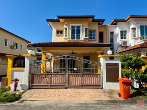 Seremban 2 House | Homely, Seremban 2, Spacious, Cozy, Quiet, WiFi, Guarded