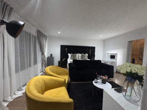 Carletonville House | HomelyVest Guesthouse