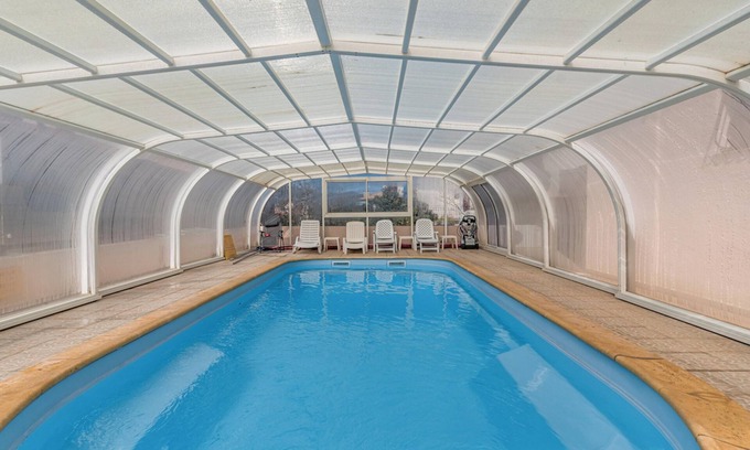 Banyuls-sur-Mer Apartment | Homerez - Apartment Banyuls, pool