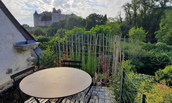 Luynes Apartment | Homerez - Apartment in Luynes, near Tours