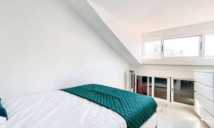 Penha de Franca Apartment | Homerez - Appt Lisboa City View