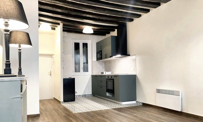 Saint-Germain-en-Laye Apartment | Homerez - Beautiful studio for 2 ppl. at Saint-Germain-en-Laye