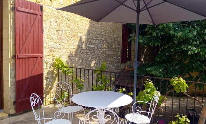 Prats-de-Carlux House | Homerez - Big house for 10 ppl. with garden and terrace at Prats-de-Carlux