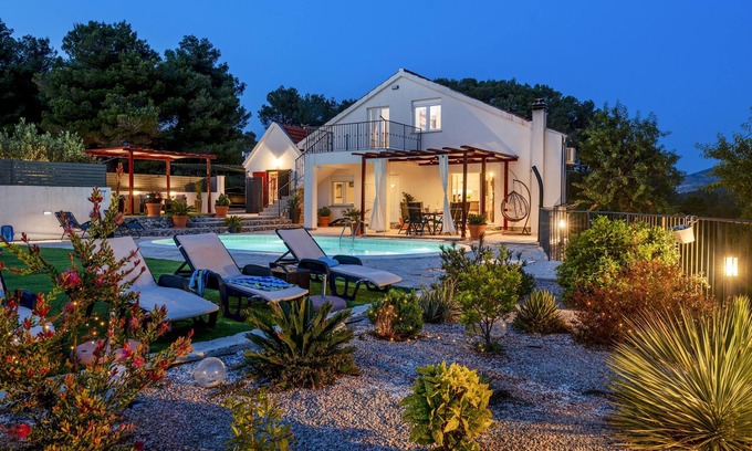 Jadrtovac House | Homerez - Big house 5 km away from the beach for 9 ppl. with swimming-pool