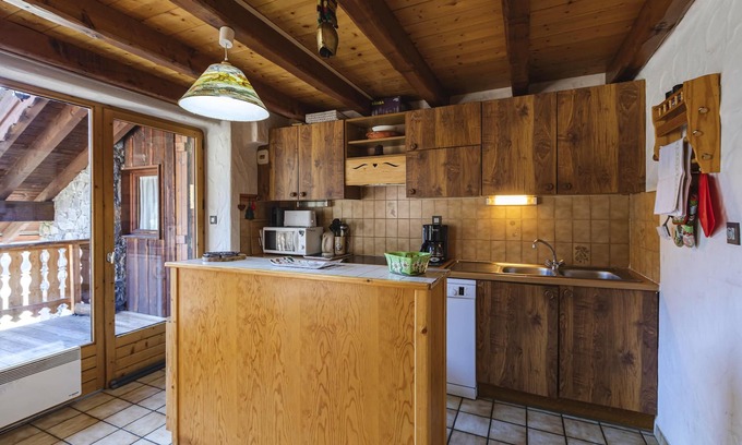 Champagny-en-Vanoise Ski Chalet | Homerez - Chalet 1 km away from the slopes for 10 ppl. with jacuzzi and terrace