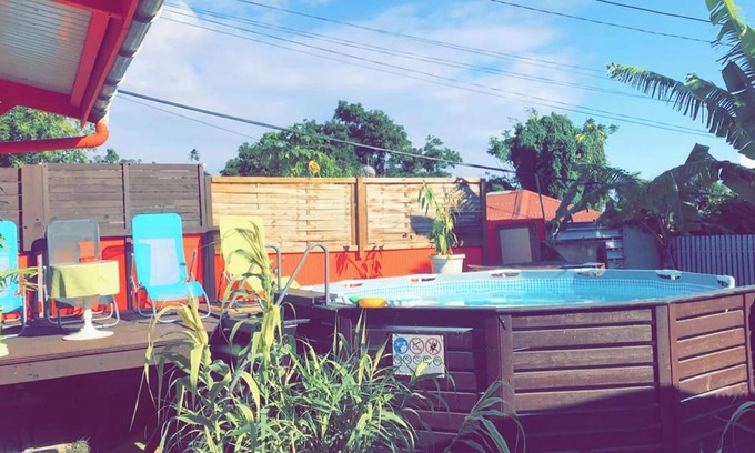 Trois-Rivieres House | Homerez - Charming bungalow Trois-Rivières + Pool