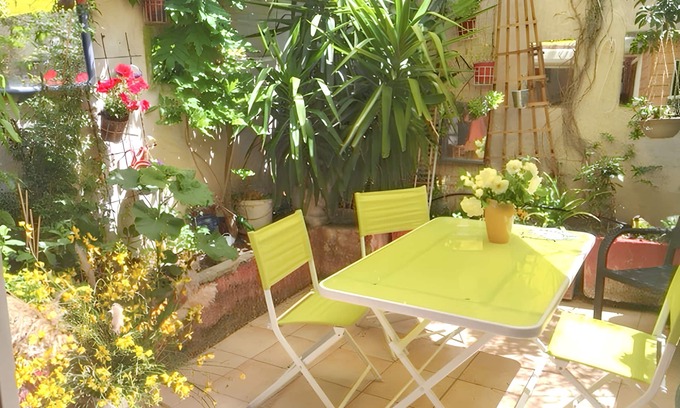 Avignon City Centre House | Homerez - Charming house near Avignon with terrace